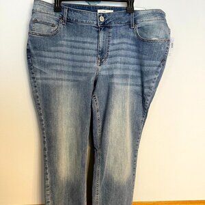 NWT Maurices Women's Jeans M Jeans 20W Classic Straight, Short, Mid Rise